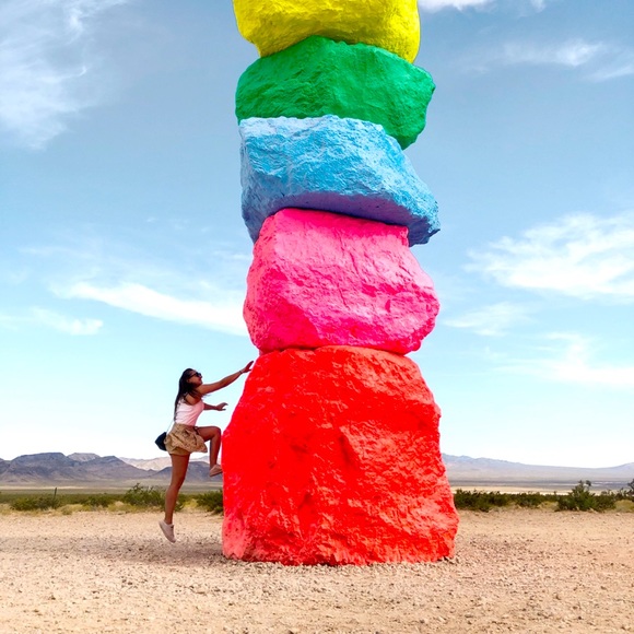 Meet your Posher, Becca - Picture 2 of 3